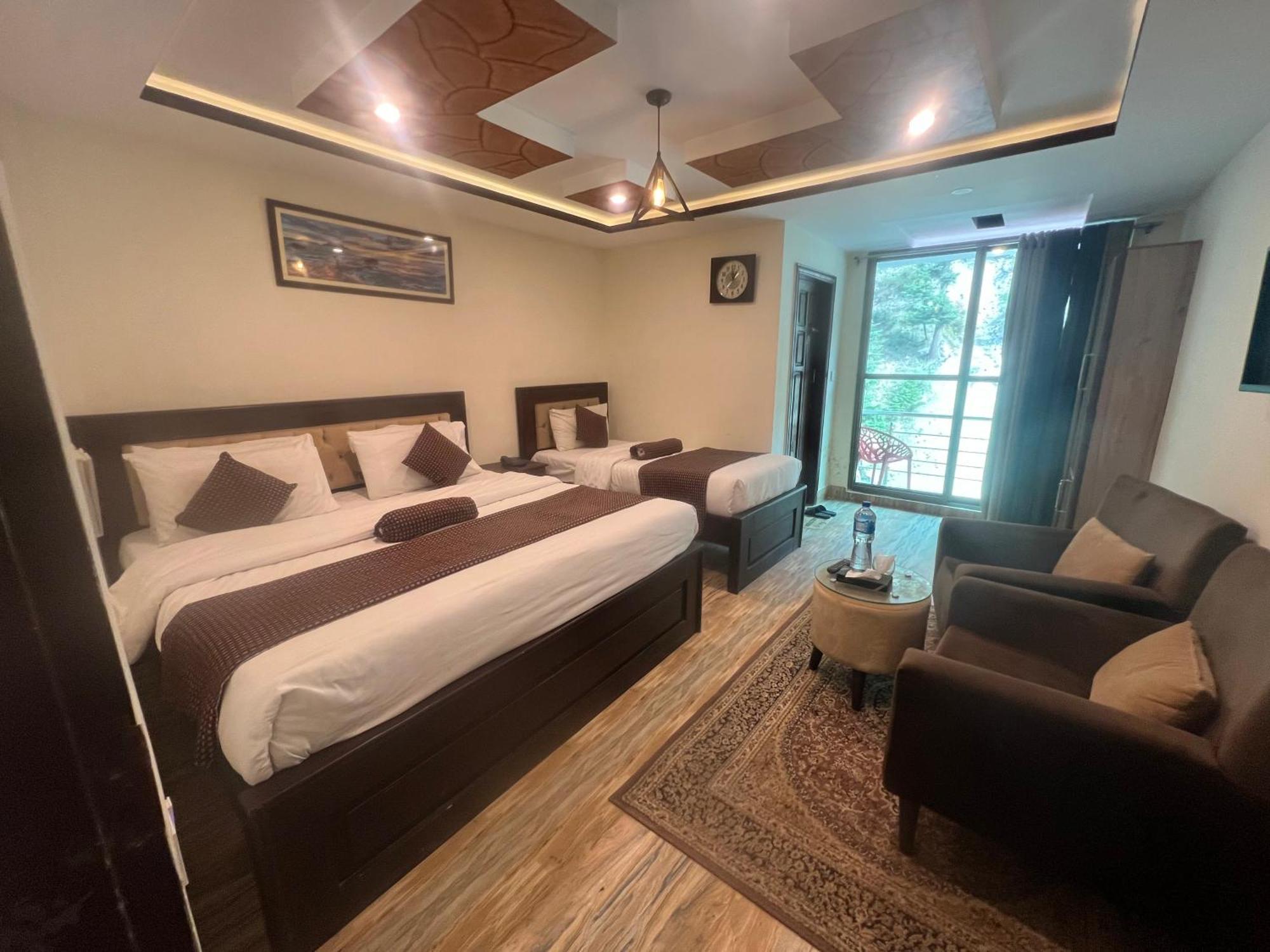 Hotel Birmingham Palace Kalam By Khan Familia Ngoại thất bức ảnh